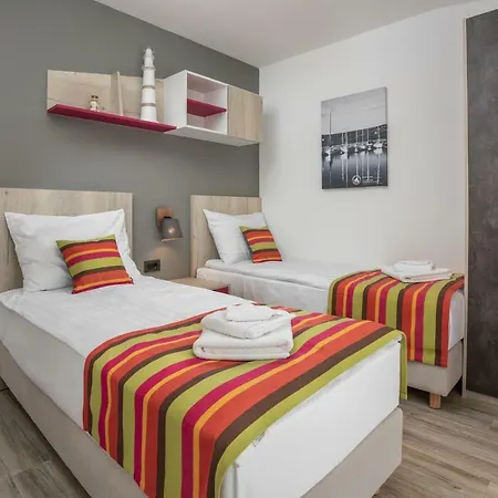 بيت للعطل Homes Kanajt